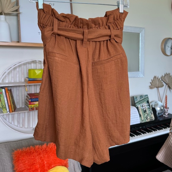 High waisted shorts with tie - Picture 2 of 2